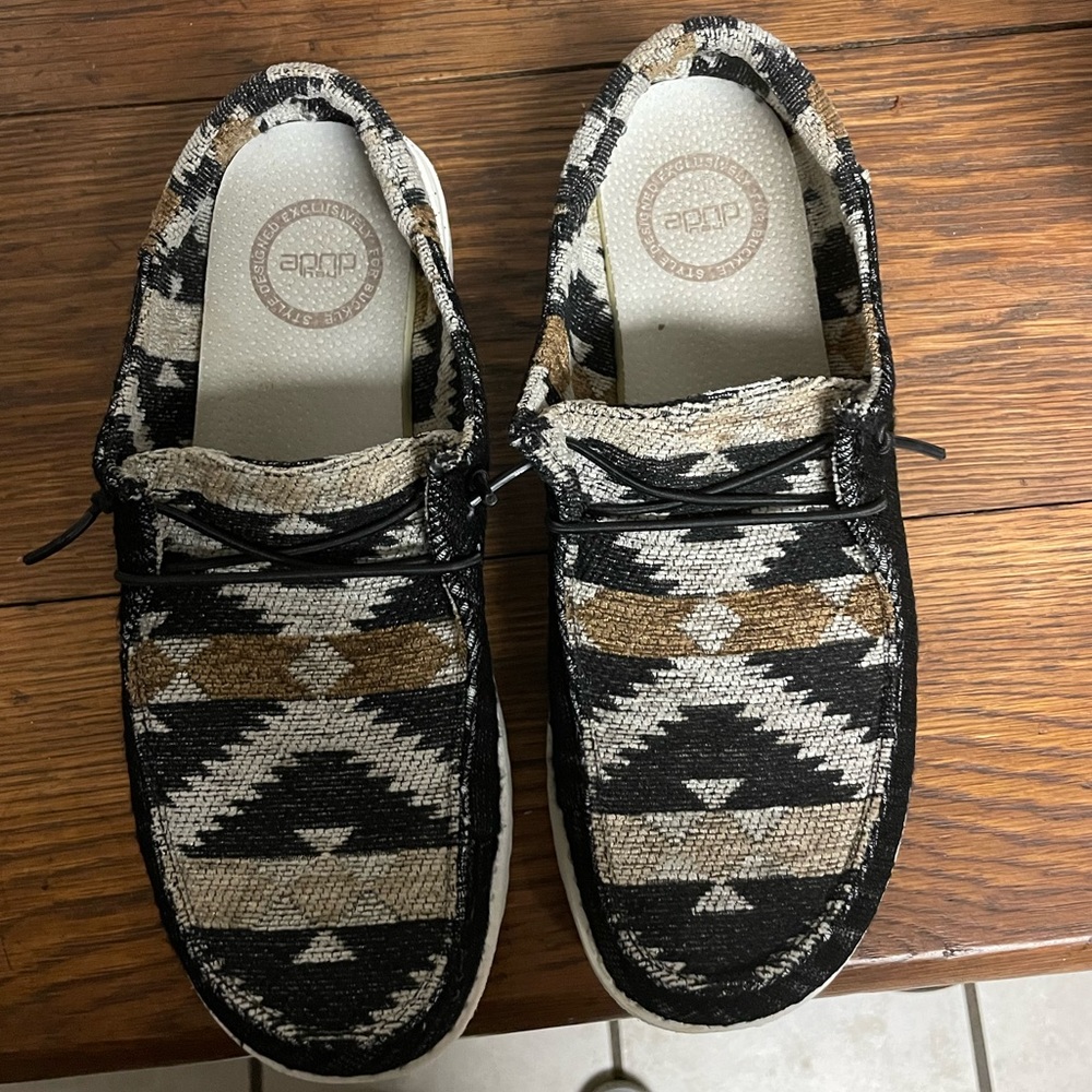 Aztec Hey Dudes